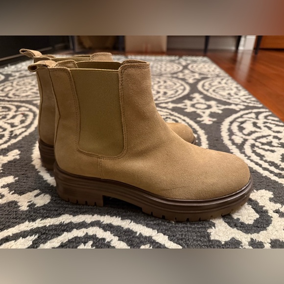 Tan boots - Picture 2 of 7